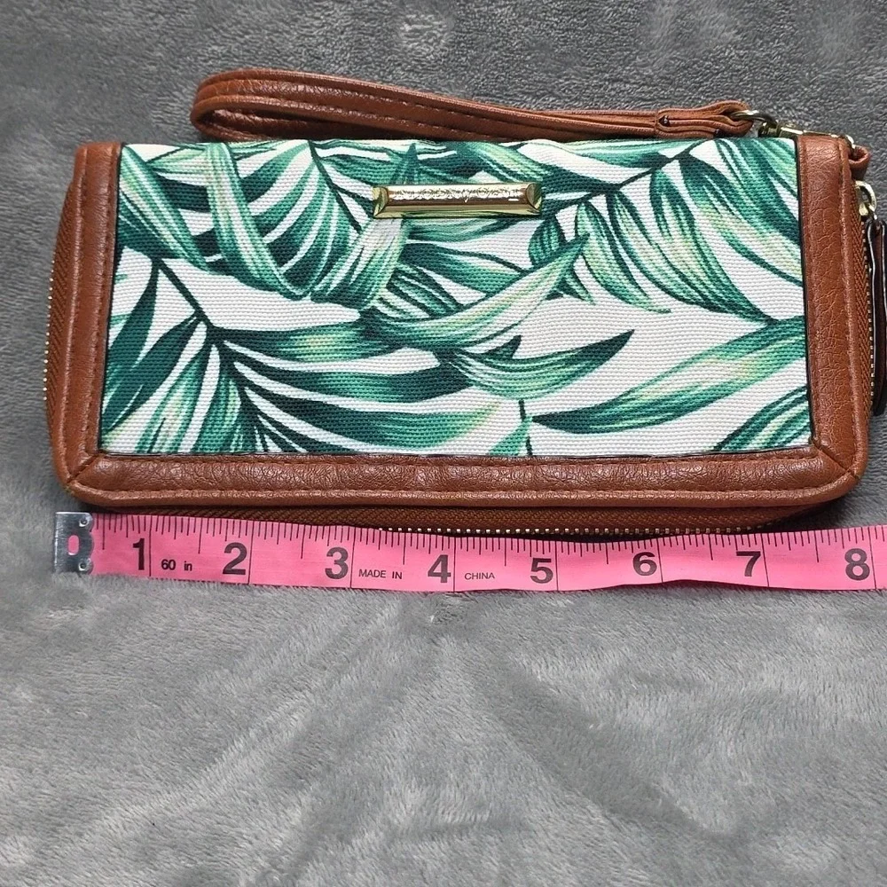 Enzo Angiolini Bamboo Leaf Canvas And Leather Wallet‎ 8x4 Zippered